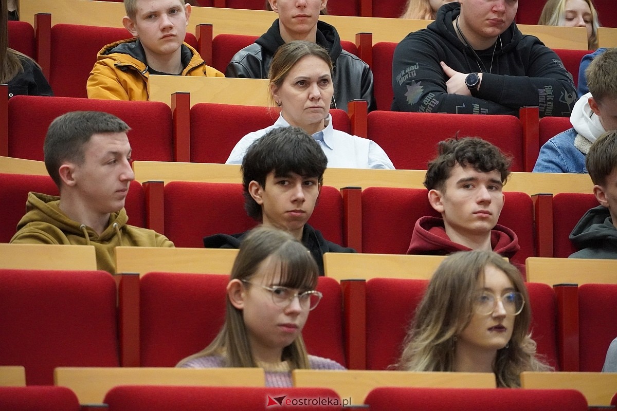 Sympozjum Dezinformacja obrazem w Wyższej Szkole Administracji Publicznej w Ostrołęce [29.02.2024] - zdjęcie #35 - eOstroleka.pl