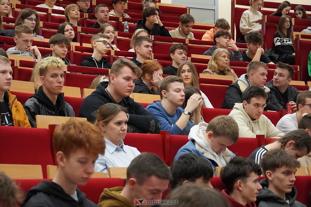 Sympozjum Dezinformacja obrazem w Wyższej Szkole Administracji Publicznej w Ostrołęce [29.02.2024] - zdjęcie #34 - eOstroleka.pl
