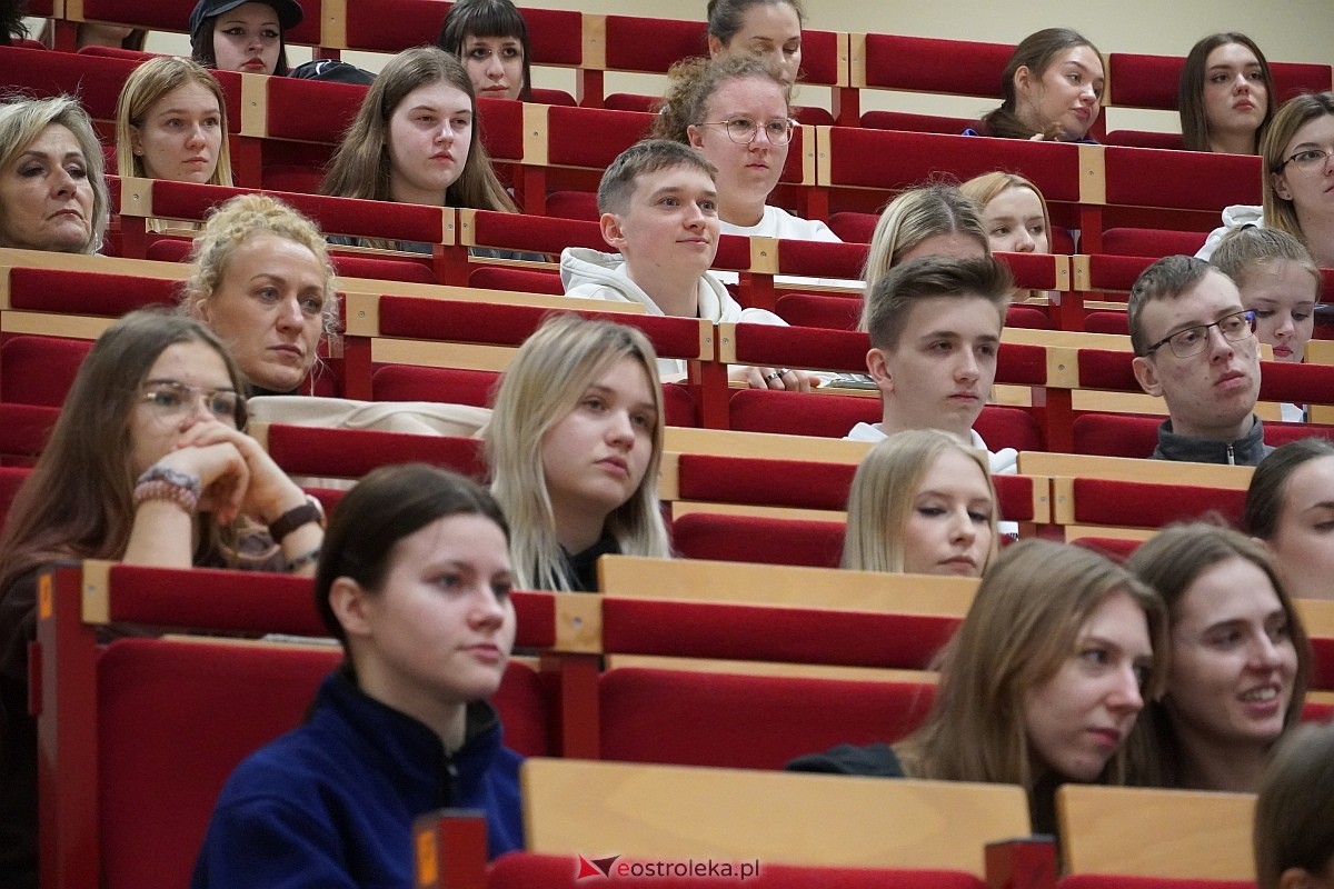 Sympozjum Dezinformacja obrazem w Wyższej Szkole Administracji Publicznej w Ostrołęce [29.02.2024] - zdjęcie #32 - eOstroleka.pl
