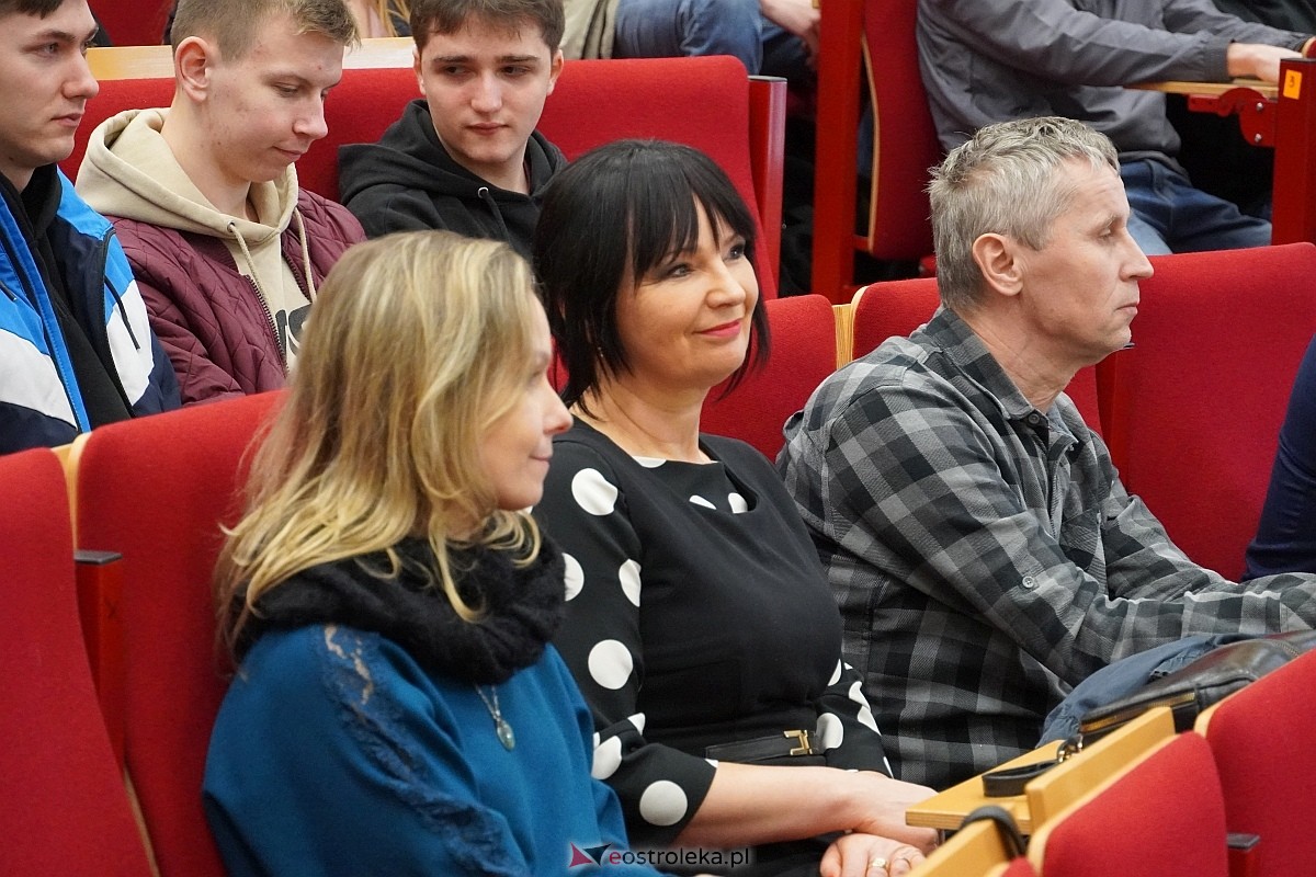 Sympozjum Dezinformacja obrazem w Wyższej Szkole Administracji Publicznej w Ostrołęce [29.02.2024] - zdjęcie #30 - eOstroleka.pl