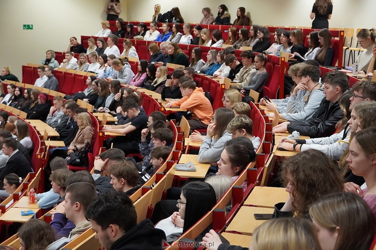 Sympozjum Dezinformacja obrazem w Wyższej Szkole Administracji Publicznej w Ostrołęce [29.02.2024] - zdjęcie #23 - eOstroleka.pl