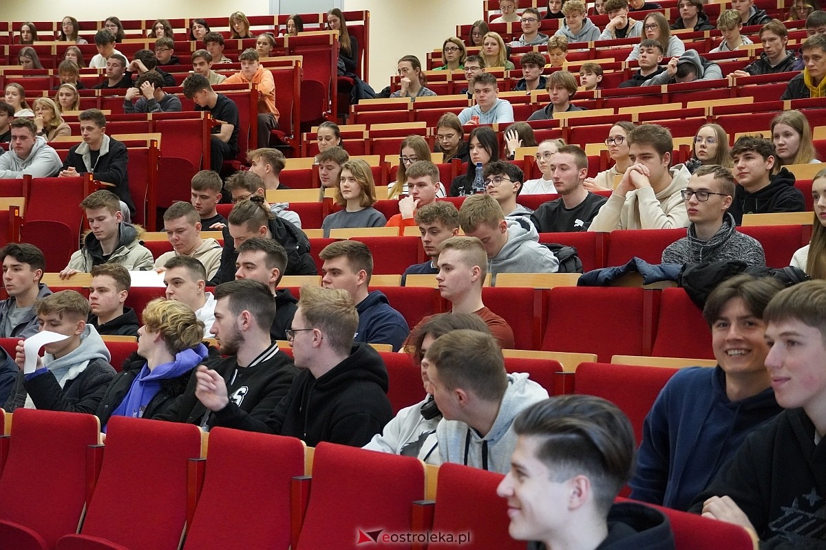 Sympozjum Dezinformacja obrazem w Wyższej Szkole Administracji Publicznej w Ostrołęce [29.02.2024] - zdjęcie #22 - eOstroleka.pl