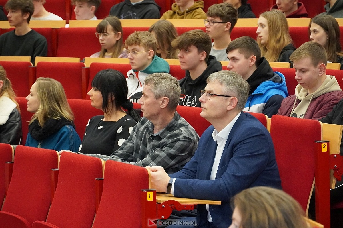 Sympozjum Dezinformacja obrazem w Wyższej Szkole Administracji Publicznej w Ostrołęce [29.02.2024] - zdjęcie #16 - eOstroleka.pl