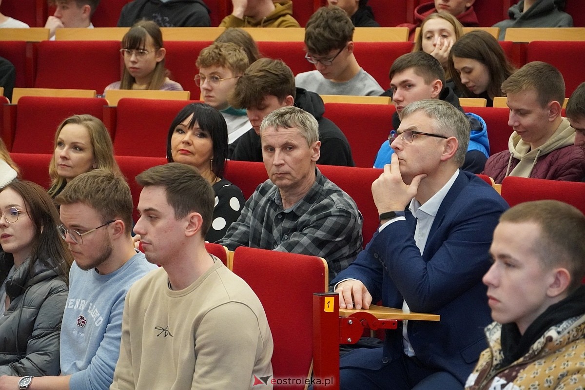 Sympozjum Dezinformacja obrazem w Wyższej Szkole Administracji Publicznej w Ostrołęce [29.02.2024] - zdjęcie #13 - eOstroleka.pl