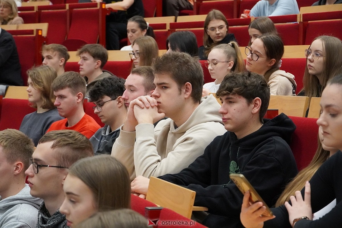 Sympozjum Dezinformacja obrazem w Wyższej Szkole Administracji Publicznej w Ostrołęce [29.02.2024] - zdjęcie #12 - eOstroleka.pl
