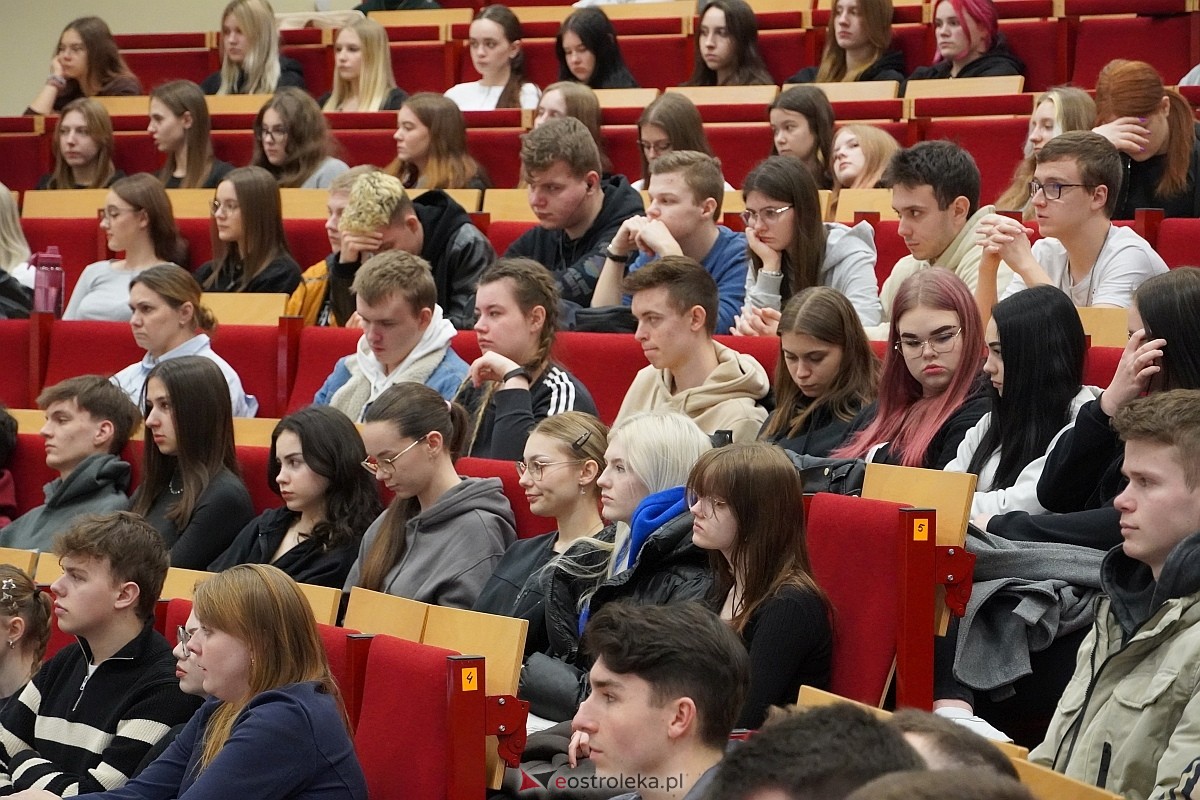 Sympozjum Dezinformacja obrazem w Wyższej Szkole Administracji Publicznej w Ostrołęce [29.02.2024] - zdjęcie #11 - eOstroleka.pl