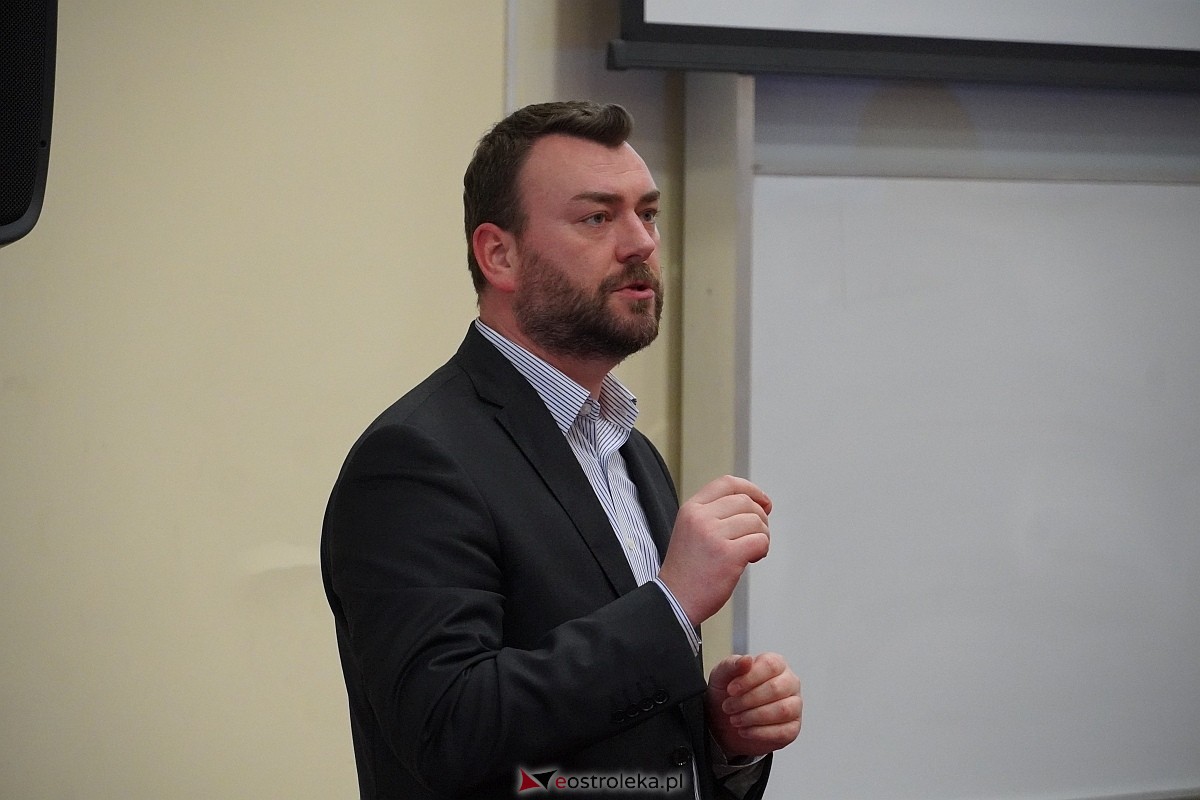 Sympozjum Dezinformacja obrazem w Wyższej Szkole Administracji Publicznej w Ostrołęce [29.02.2024] - zdjęcie #10 - eOstroleka.pl