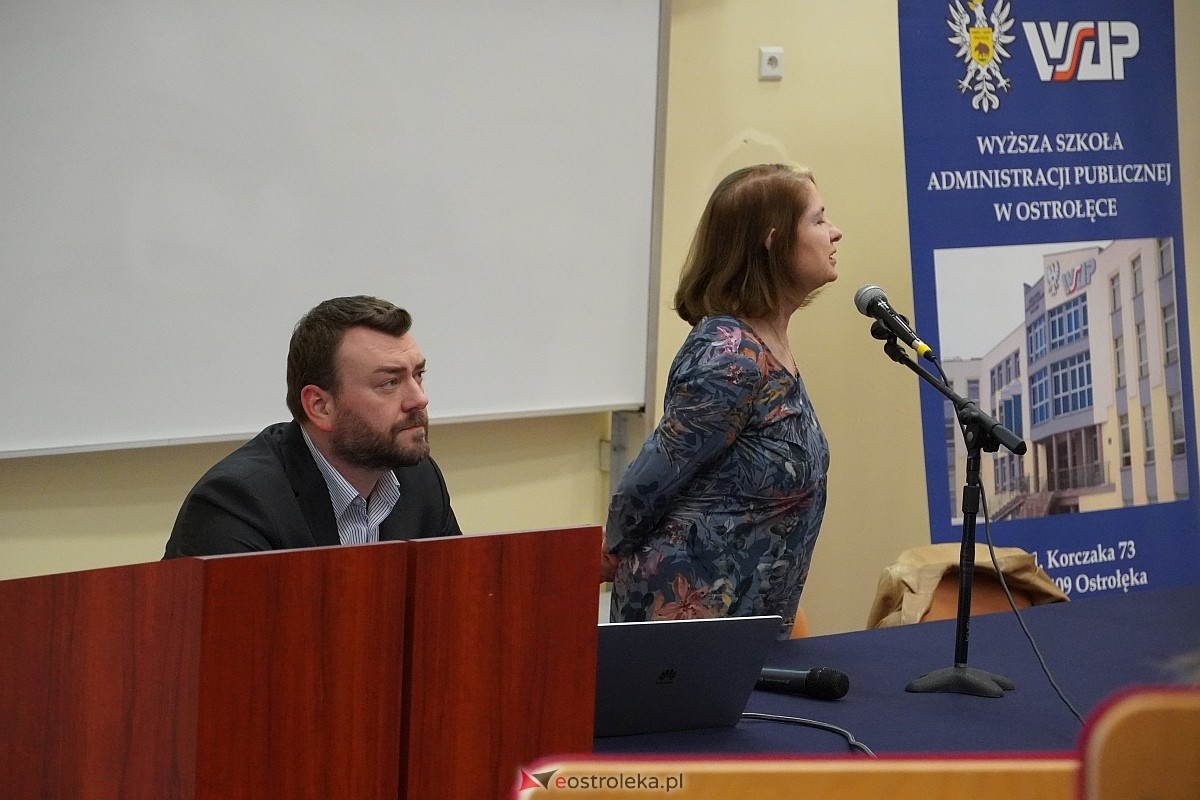 Sympozjum Dezinformacja obrazem w Wyższej Szkole Administracji Publicznej w Ostrołęce [29.02.2024] - zdjęcie #9 - eOstroleka.pl