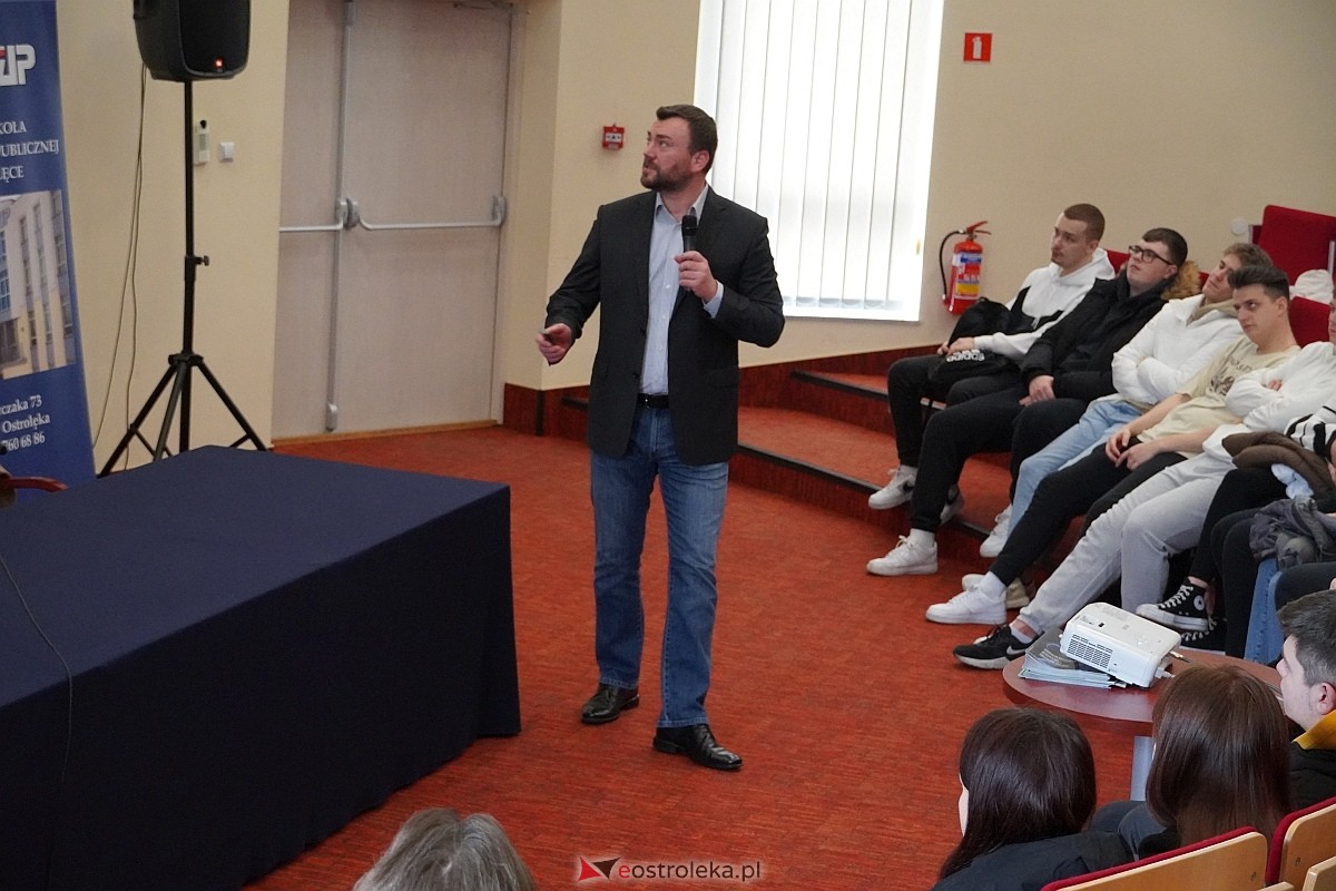 Sympozjum Dezinformacja obrazem w Wyższej Szkole Administracji Publicznej w Ostrołęce [29.02.2024] - zdjęcie #7 - eOstroleka.pl