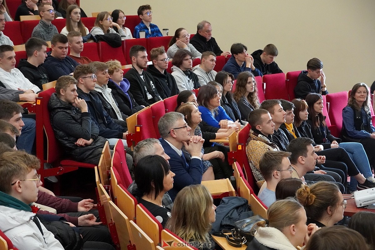Sympozjum Dezinformacja obrazem w Wyższej Szkole Administracji Publicznej w Ostrołęce [29.02.2024] - zdjęcie #3 - eOstroleka.pl