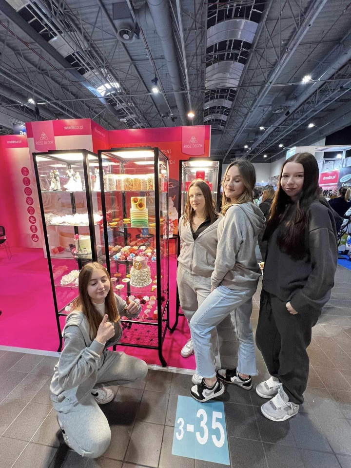 Słodkie inspiracje - uczniowie ZSZ 4 w Ostrołęce na targach Expo Sweet - zdjęcie #4 - eOstroleka.pl