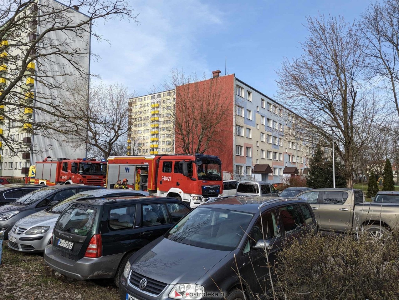 Akcja ratunkowa w bloku przy 11 Listopada [01.03.2024] - zdjęcie #1 - eOstroleka.pl