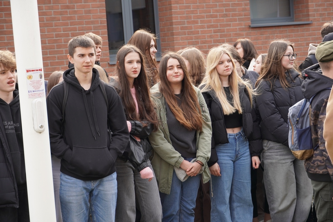 Uroczysty apel z okazji Narodowego Dnia Pamięci Żołnierzy Wyklętych w MŻW [1.03.2024] - zdjęcie #48 - eOstroleka.pl