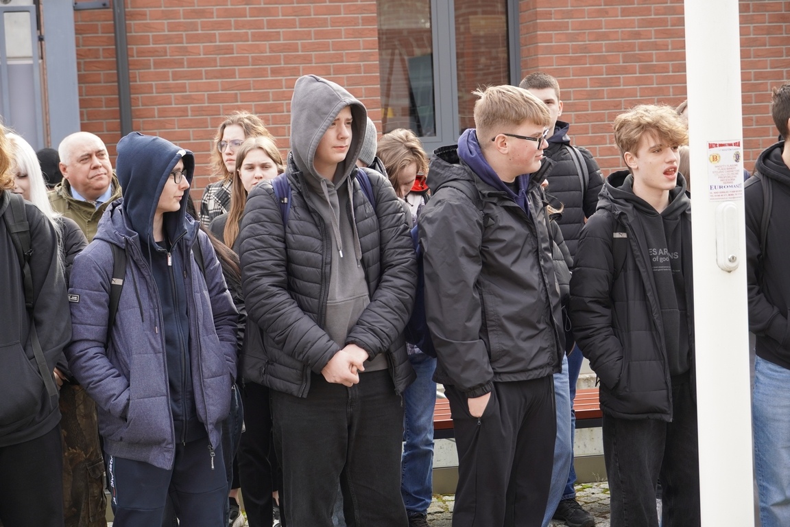 Uroczysty apel z okazji Narodowego Dnia Pamięci Żołnierzy Wyklętych w MŻW [1.03.2024] - zdjęcie #47 - eOstroleka.pl