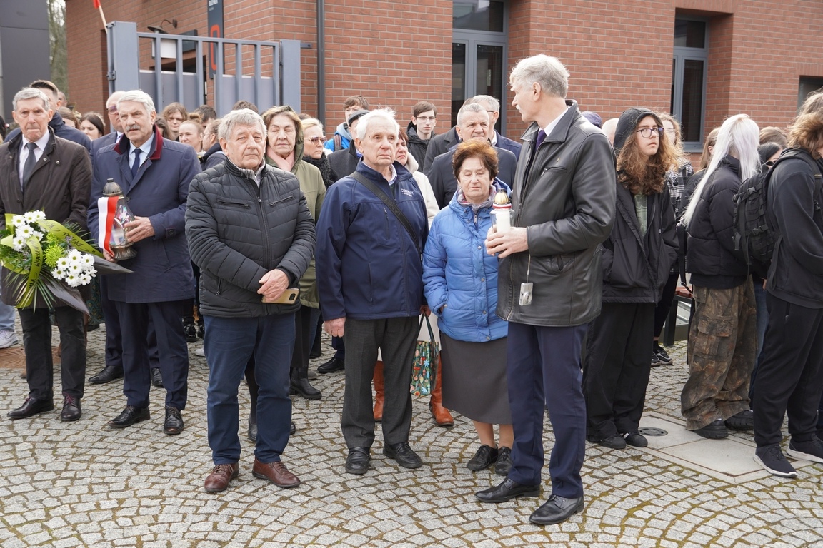 Uroczysty apel z okazji Narodowego Dnia Pamięci Żołnierzy Wyklętych w MŻW [1.03.2024] - zdjęcie #43 - eOstroleka.pl