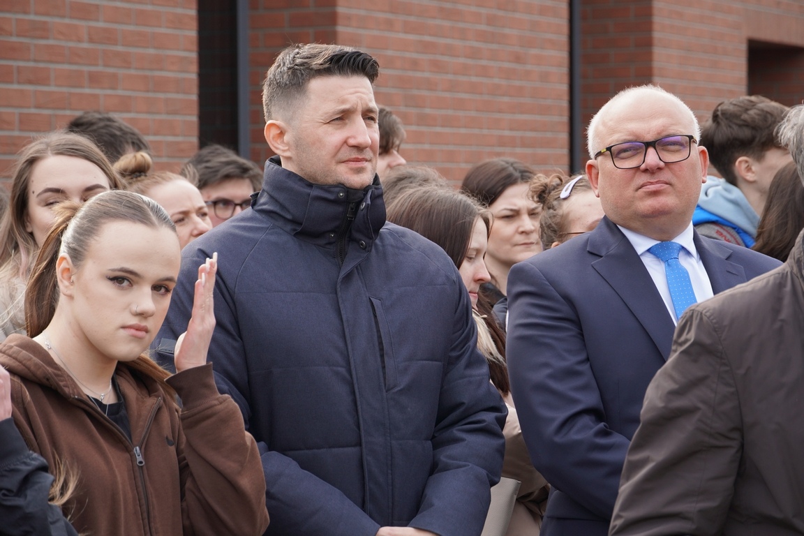 Uroczysty apel z okazji Narodowego Dnia Pamięci Żołnierzy Wyklętych w MŻW [1.03.2024] - zdjęcie #33 - eOstroleka.pl