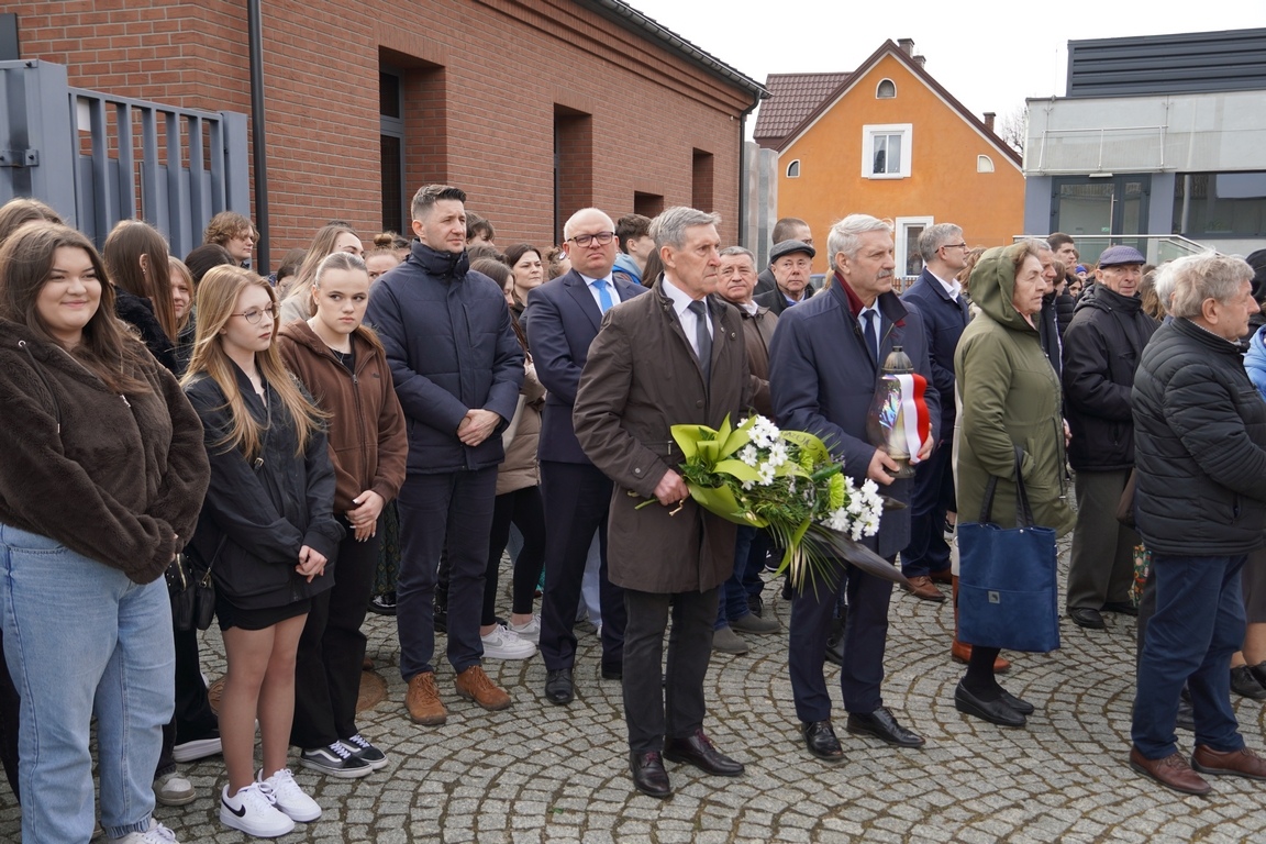 Uroczysty apel z okazji Narodowego Dnia Pamięci Żołnierzy Wyklętych w MŻW [1.03.2024] - zdjęcie #32 - eOstroleka.pl