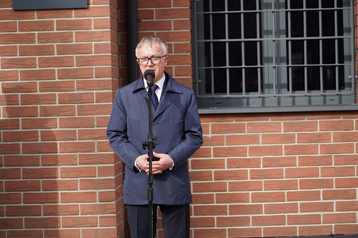 Uroczysty apel z okazji Narodowego Dnia Pamięci Żołnierzy Wyklętych w MŻW [1.03.2024] - zdjęcie #27 - eOstroleka.pl