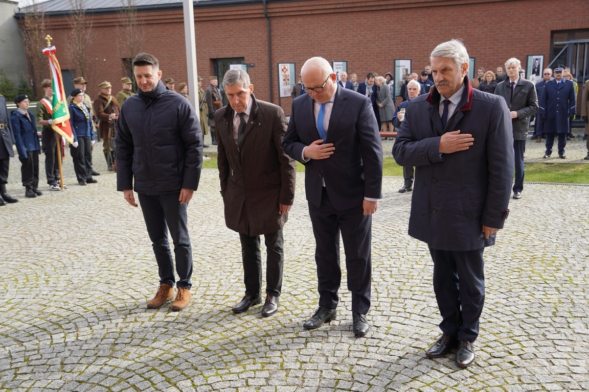 Uroczysty apel z okazji Narodowego Dnia Pamięci Żołnierzy Wyklętych w MŻW [1.03.2024] - zdjęcie #7 - eOstroleka.pl