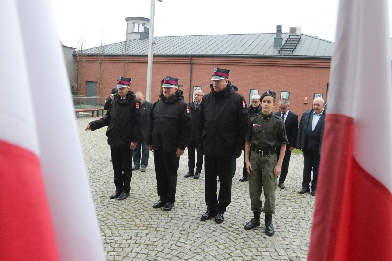 Uroczyste spotkanie połączone z wręczeniem Odznaki Honorowej „Krzyż Pamięci Niezłomnych Żołnierzy Wyklętych 1944-1963” [02.03.2024] - zdjęcie #17 - eOstroleka.pl