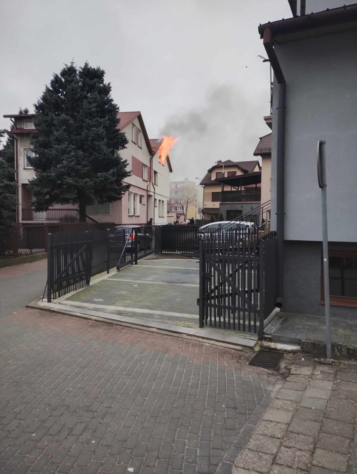 Pożar domu w centrum Ostrołęki [4.03.2024] - zdjęcie #21 - eOstroleka.pl