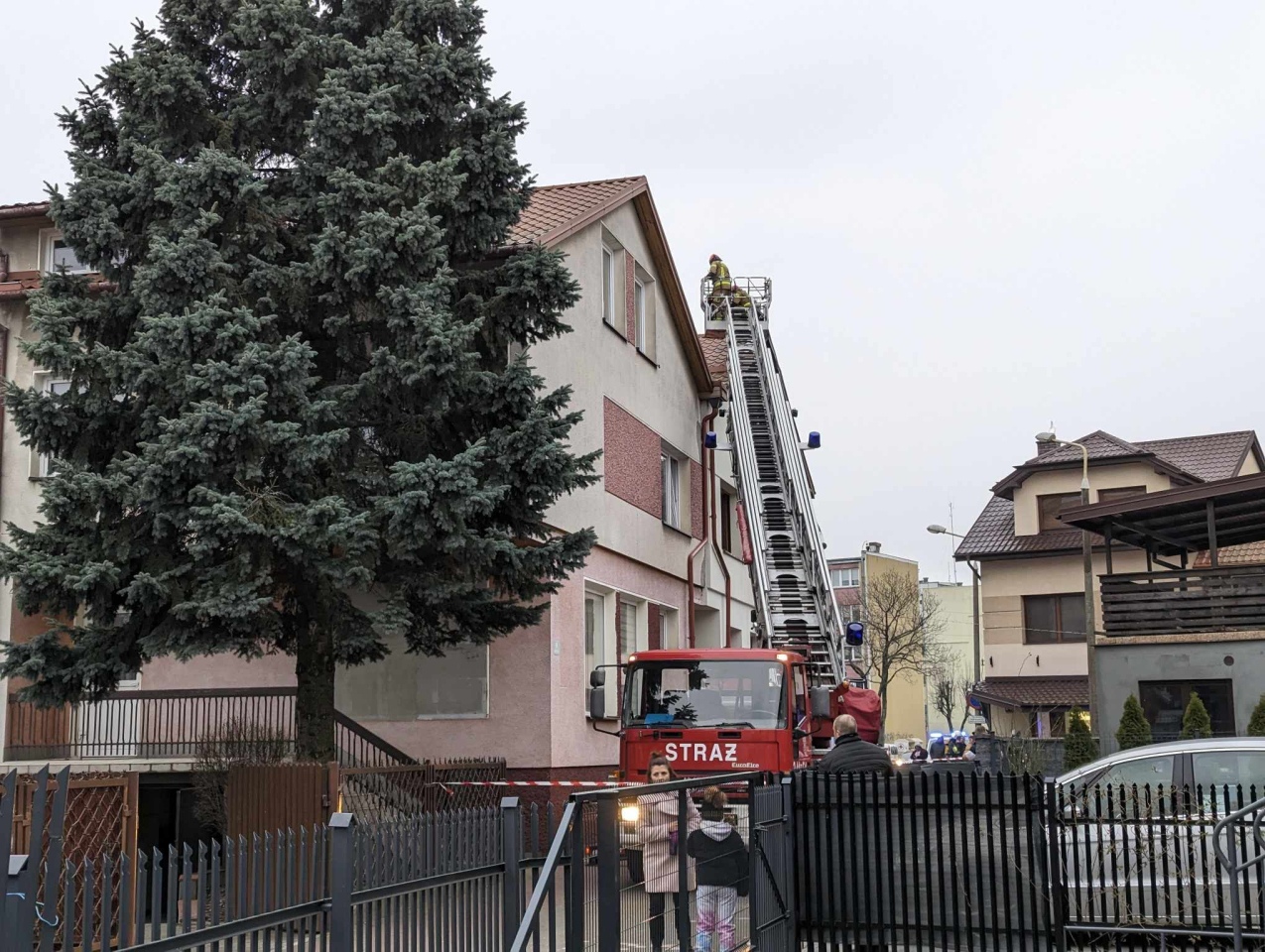 Pożar domu w centrum Ostrołęki [4.03.2024] - zdjęcie #19 - eOstroleka.pl