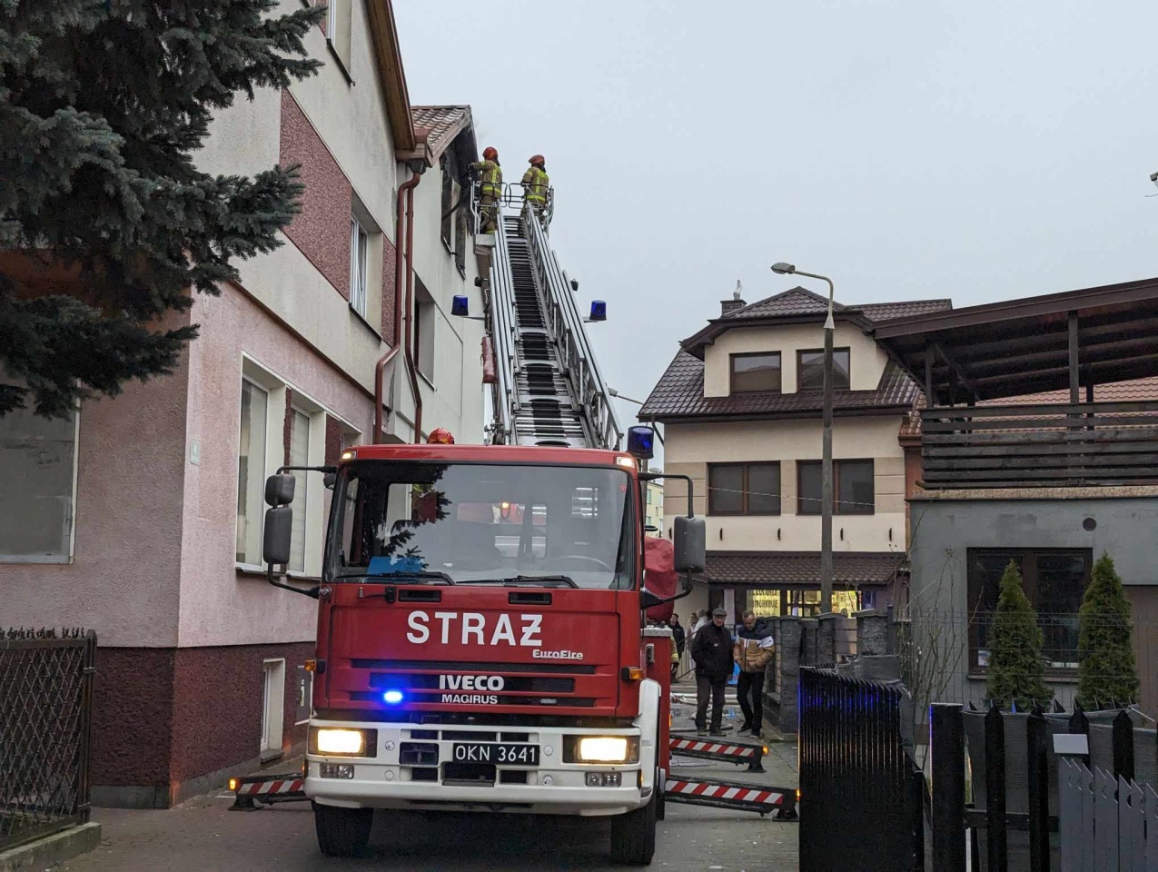 Pożar domu w centrum Ostrołęki [4.03.2024] - zdjęcie #11 - eOstroleka.pl