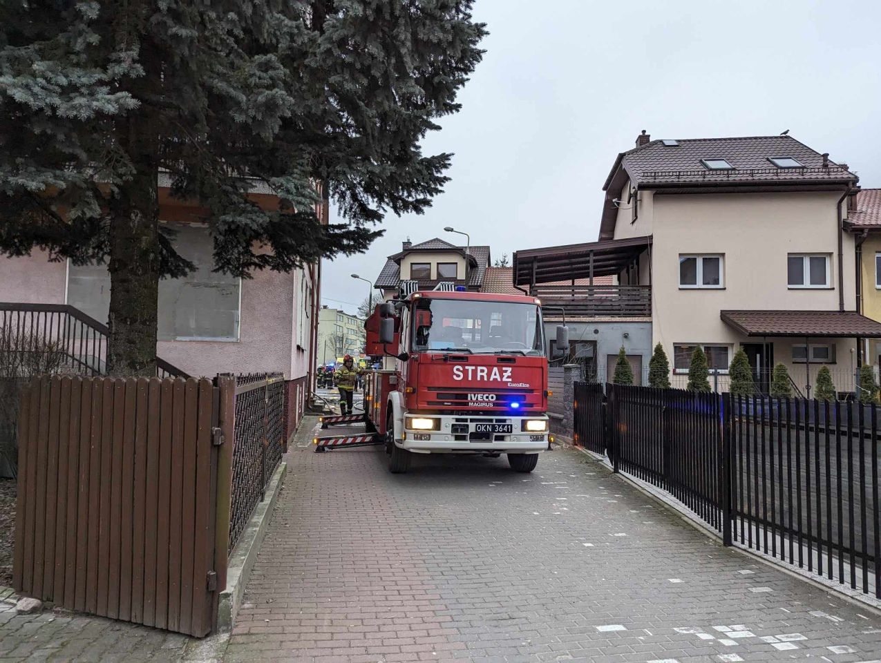 Pożar domu w centrum Ostrołęki [4.03.2024] - zdjęcie #13 - eOstroleka.pl