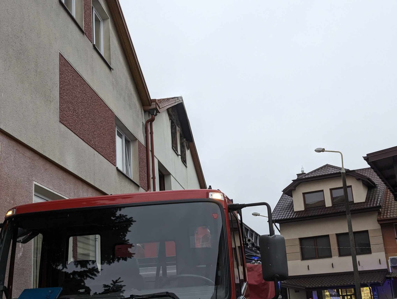 Pożar domu w centrum Ostrołęki [4.03.2024] - zdjęcie #7 - eOstroleka.pl