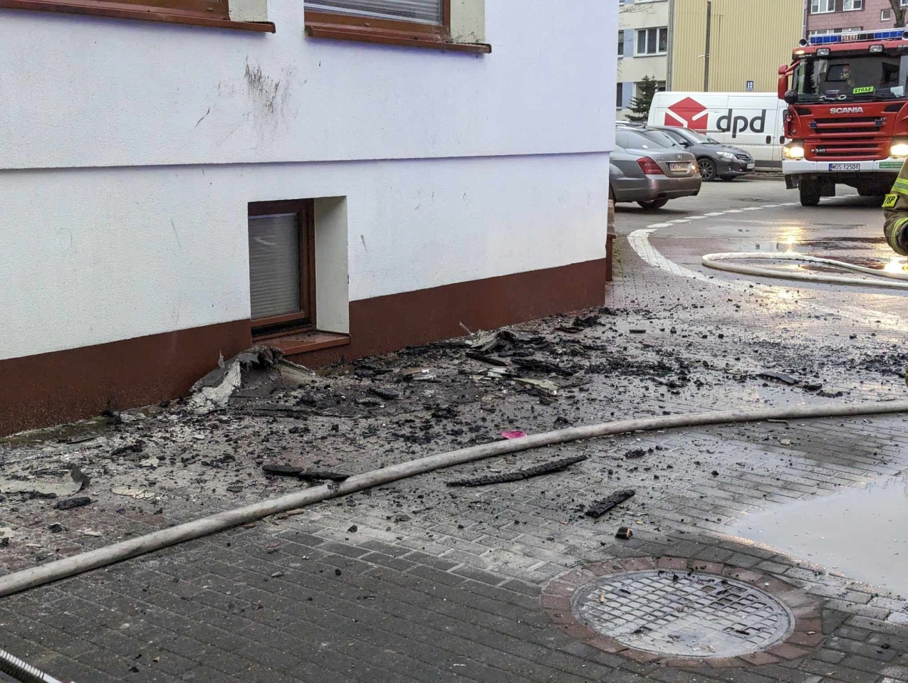 Pożar domu w centrum Ostrołęki [4.03.2024] - zdjęcie #1 - eOstroleka.pl