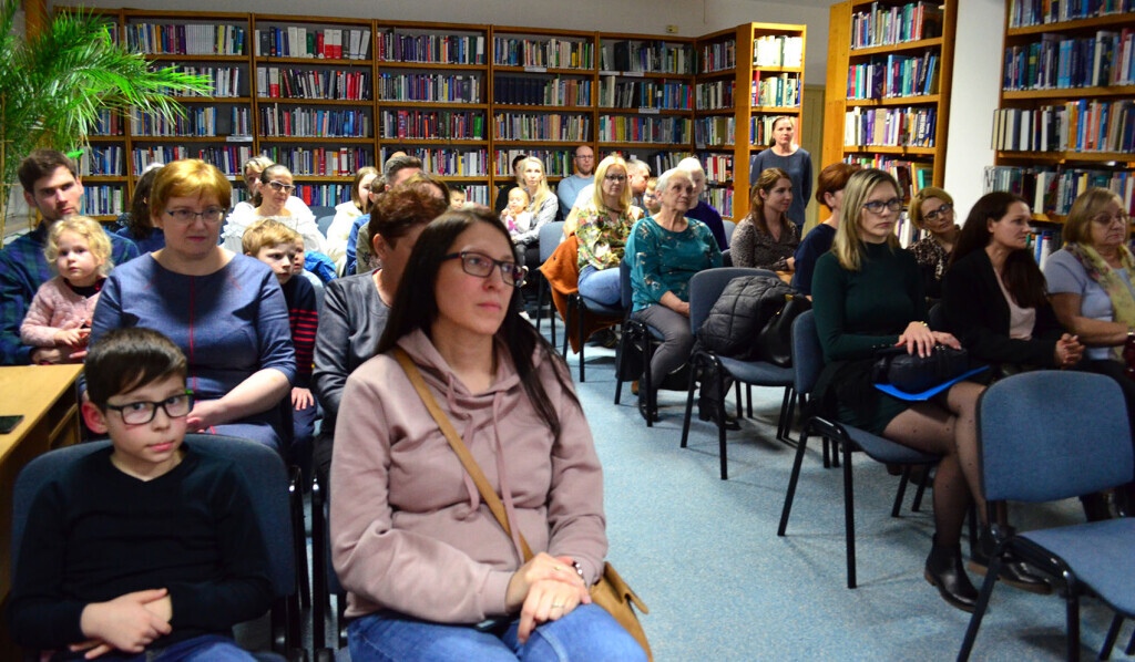 Statuetki Czytelnika Roku 2023 wręczone! Centrum Kultury w Lelisie po raz kolejny Liderem Czytelnictwa! [05.03.2024] - zdjęcie #1 - eOstroleka.pl