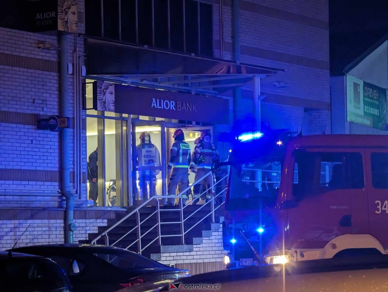 Alarm pożarowy w budynku banku przy Fieldorfa Nila [06.03.2024] - zdjęcie #11 - eOstroleka.pl
