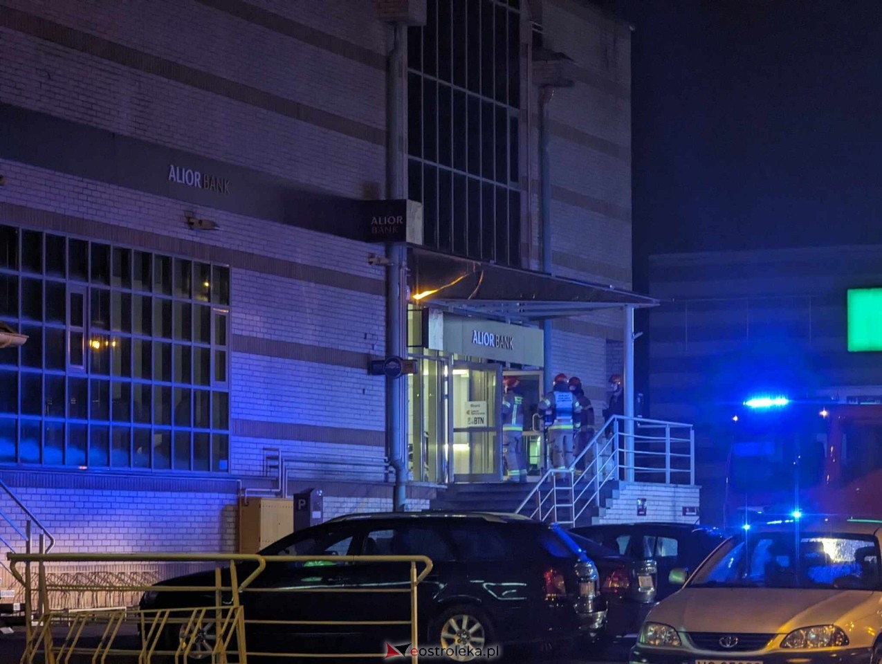 Alarm pożarowy w budynku banku przy Fieldorfa Nila [06.03.2024] - zdjęcie #8 - eOstroleka.pl