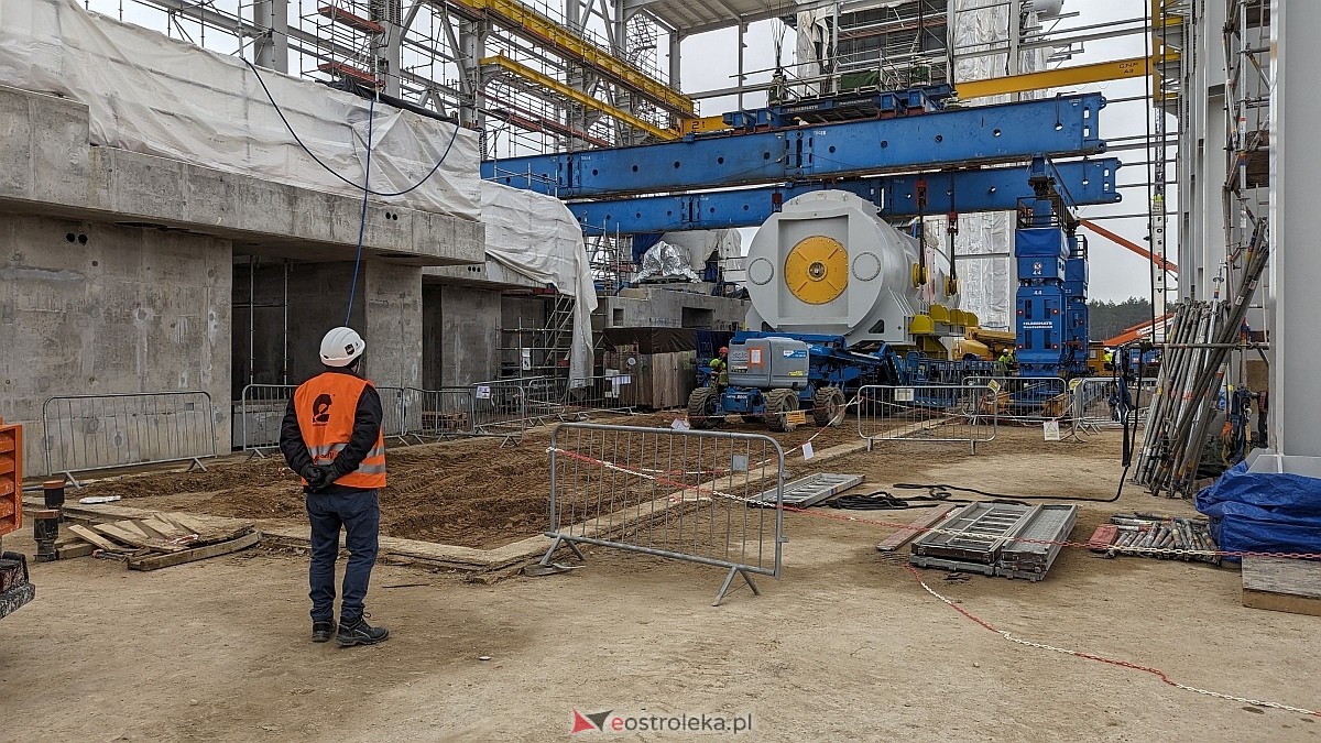 Budowa elektowni gazowej w Ostrołęce - motaż głównego generatora [02.03.2024] - zdjęcie #3 - eOstroleka.pl