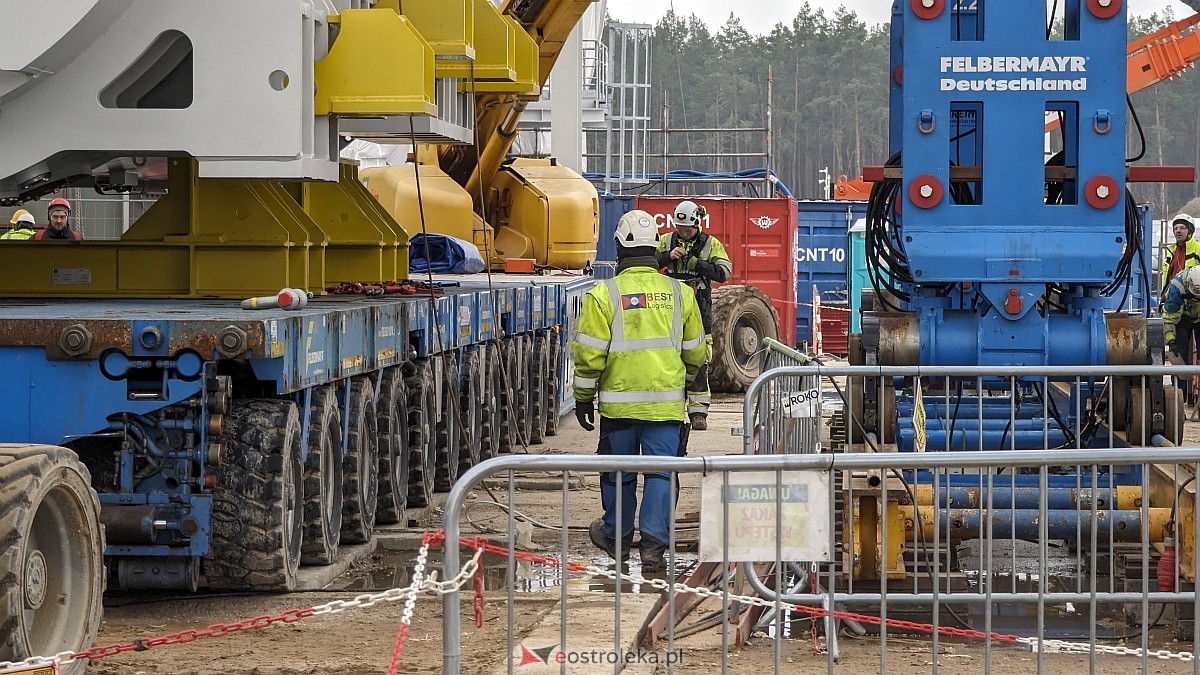 Budowa elektowni gazowej w Ostrołęce - motaż głównego generatora [02.03.2024] - zdjęcie #24 - eOstroleka.pl