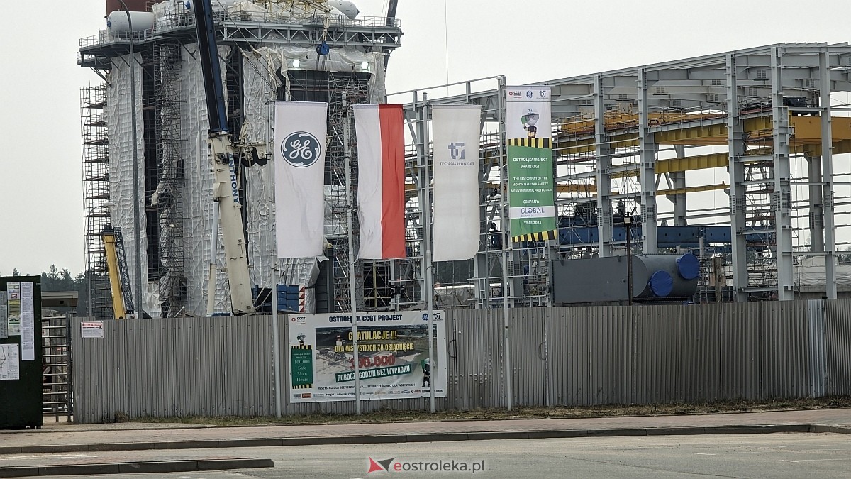 Budowa elektowni gazowej w Ostrołęce - motaż głównego generatora [02.03.2024] - zdjęcie #3 - eOstroleka.pl