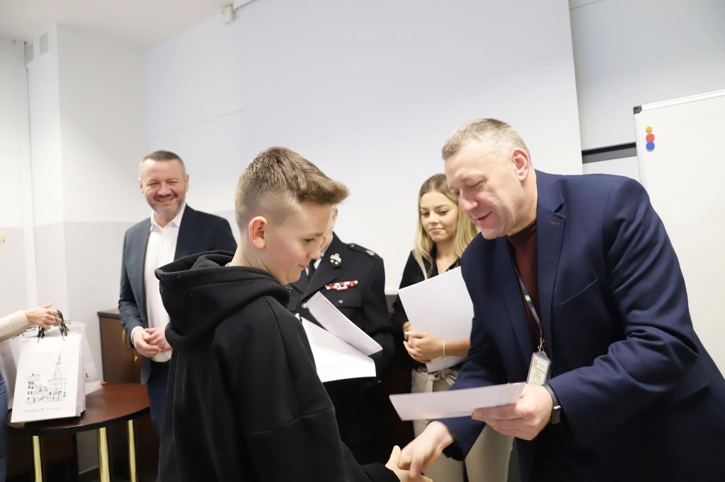 Młodzi ostrołęczanie znają się na bezpieczeństwie! Rozstrzygnięto konkurs wiedzy pożarniczej [06.03.2024] - zdjęcie #12 - eOstroleka.pl