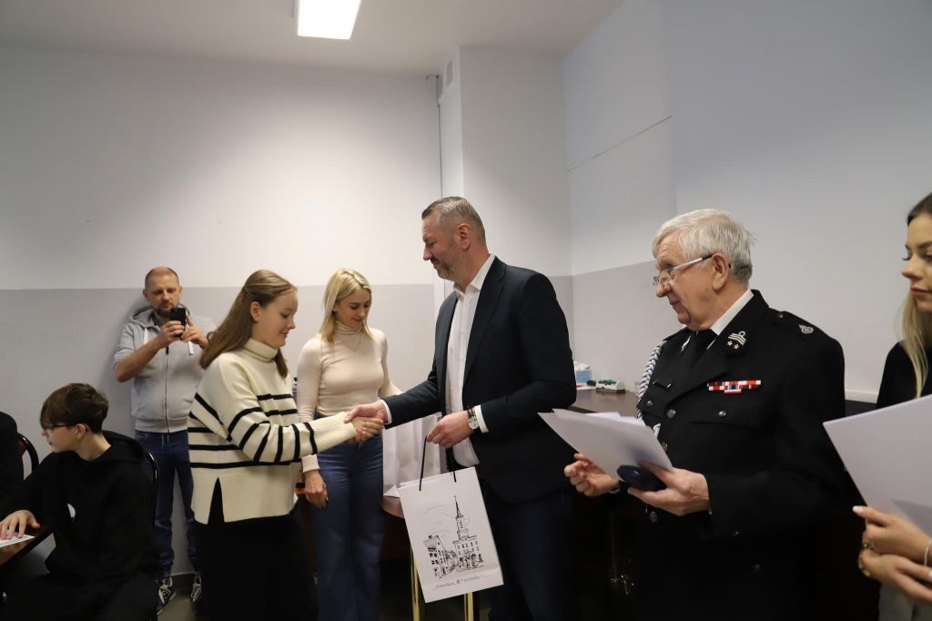 Młodzi ostrołęczanie znają się na bezpieczeństwie! Rozstrzygnięto konkurs wiedzy pożarniczej [06.03.2024] - zdjęcie #9 - eOstroleka.pl