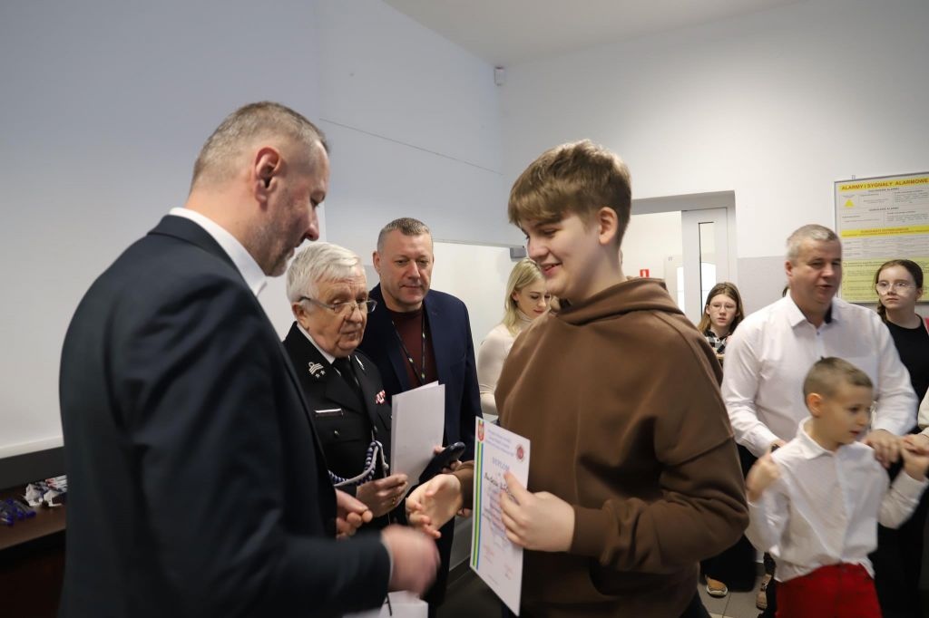 Młodzi ostrołęczanie znają się na bezpieczeństwie! Rozstrzygnięto konkurs wiedzy pożarniczej [06.03.2024] - zdjęcie #6 - eOstroleka.pl
