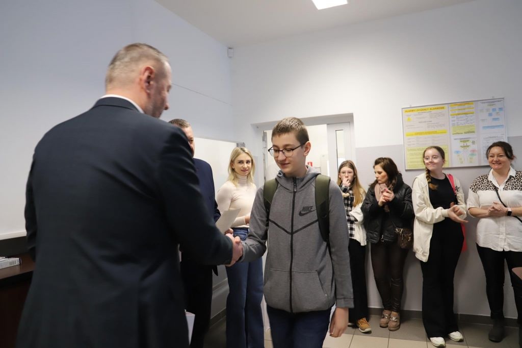 Młodzi ostrołęczanie znają się na bezpieczeństwie! Rozstrzygnięto konkurs wiedzy pożarniczej [06.03.2024] - zdjęcie #5 - eOstroleka.pl