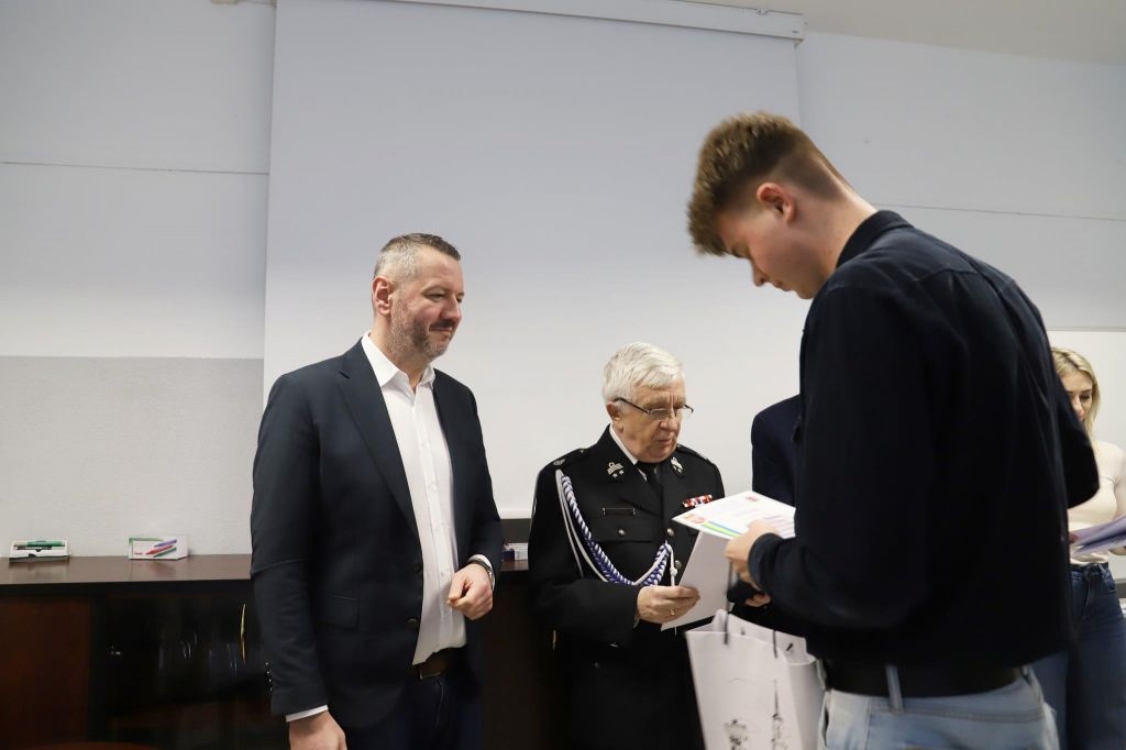 Młodzi ostrołęczanie znają się na bezpieczeństwie! Rozstrzygnięto konkurs wiedzy pożarniczej [06.03.2024] - zdjęcie #2 - eOstroleka.pl