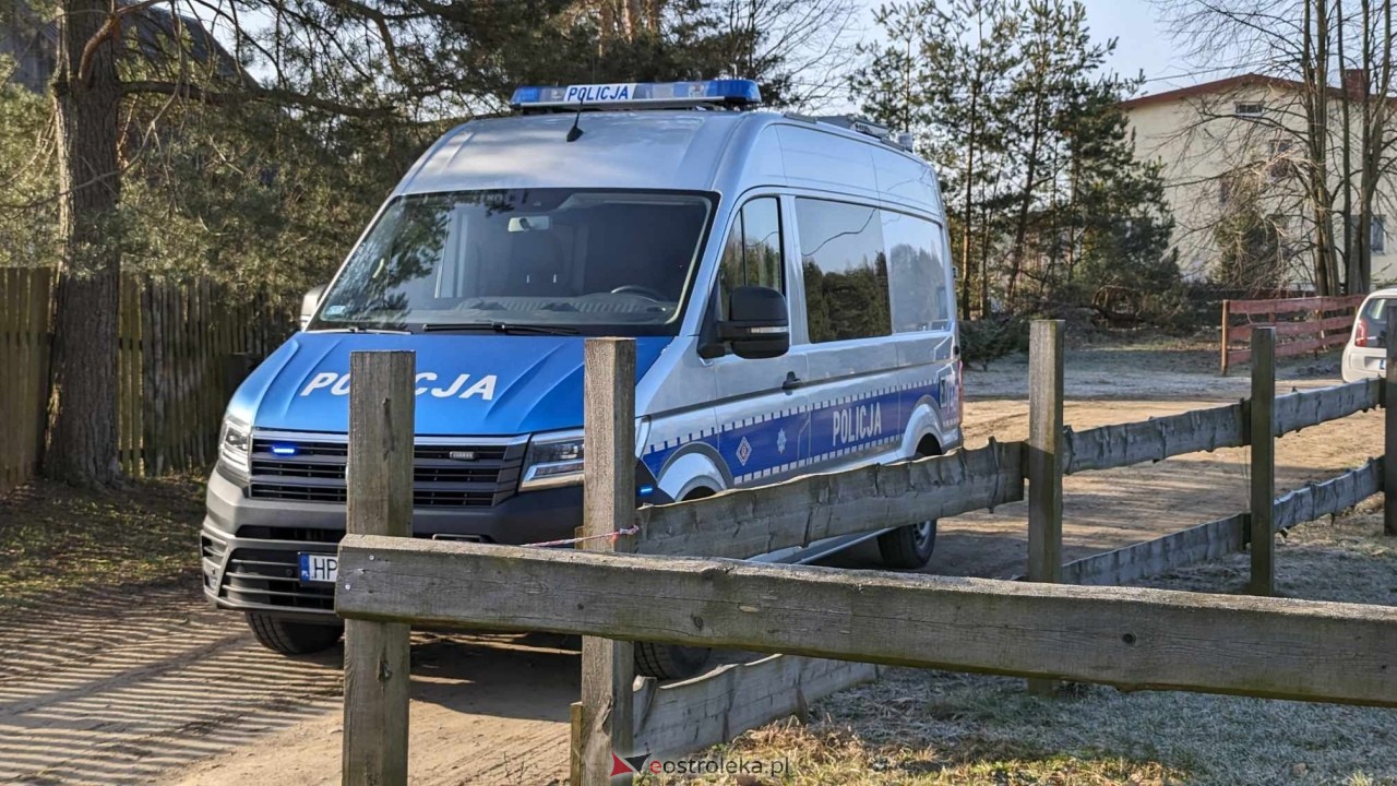 Wypadek z udziałem radiowozu w Wachu [7.03.2024] - zdjęcie #4 - eOstroleka.pl