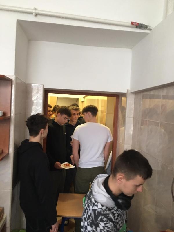 Nagroda z olimpiady w akcji: Sandwich Day hitem szkoły [07.03.2024] - zdjęcie #4 - eOstroleka.pl