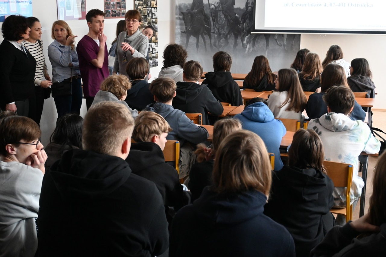 Czas zawodowców w ZSZ nr 2: Młodzież poznaje ofertę edukacyjną szkoły [07.03.2024] - zdjęcie #64 - eOstroleka.pl