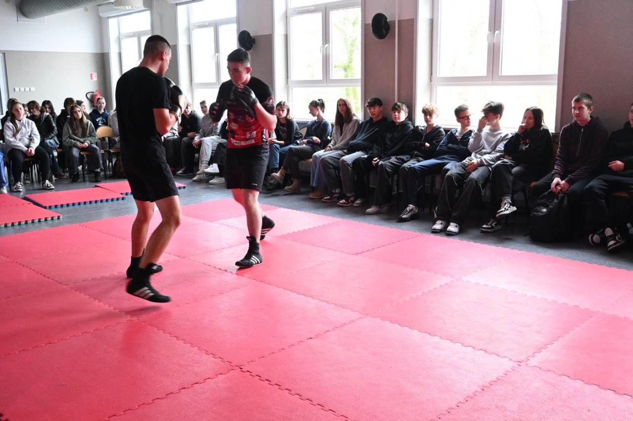 Czas zawodowców w ZSZ nr 2: Młodzież poznaje ofertę edukacyjną szkoły [07.03.2024] - zdjęcie #59 - eOstroleka.pl