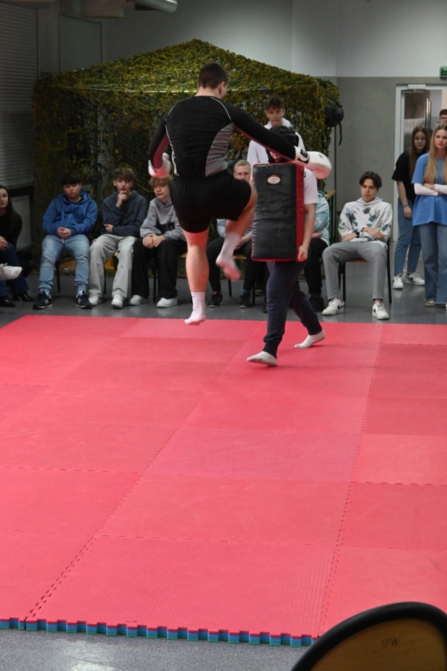 Czas zawodowców w ZSZ nr 2: Młodzież poznaje ofertę edukacyjną szkoły [07.03.2024] - zdjęcie #58 - eOstroleka.pl