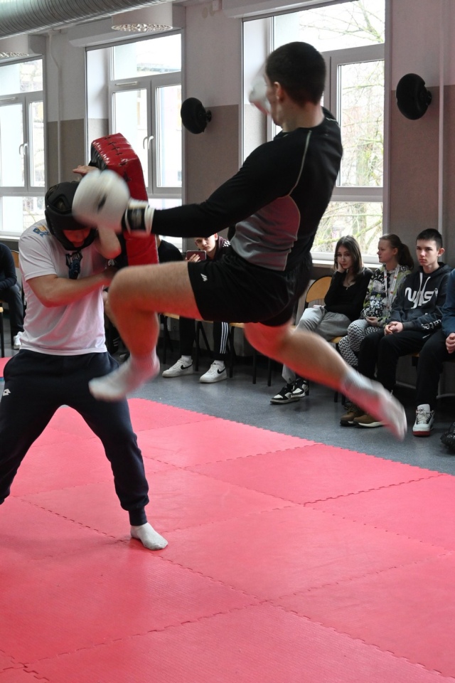 Czas zawodowców w ZSZ nr 2: Młodzież poznaje ofertę edukacyjną szkoły [07.03.2024] - zdjęcie #51 - eOstroleka.pl