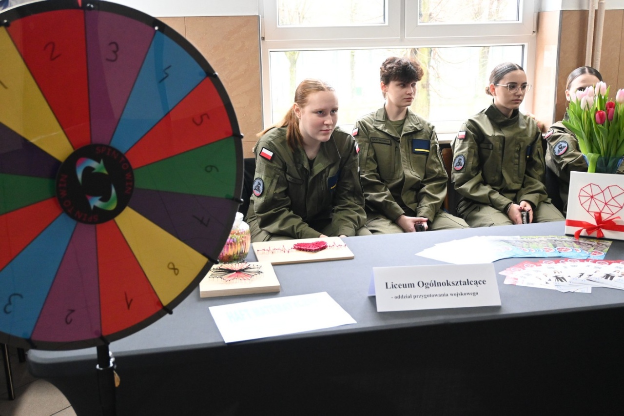 Czas zawodowców w ZSZ nr 2: Młodzież poznaje ofertę edukacyjną szkoły [07.03.2024] - zdjęcie #37 - eOstroleka.pl