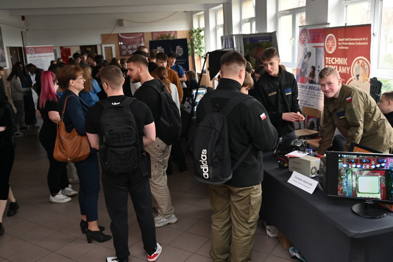 Czas zawodowców w ZSZ nr 2: Młodzież poznaje ofertę edukacyjną szkoły [07.03.2024] - zdjęcie #23 - eOstroleka.pl