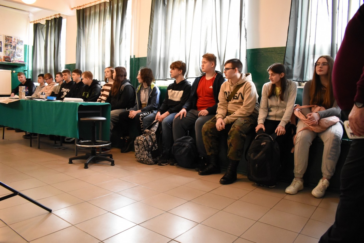 Czas zawodowców w ZSZ nr 2: Młodzież poznaje ofertę edukacyjną szkoły [07.03.2024] - zdjęcie #7 - eOstroleka.pl